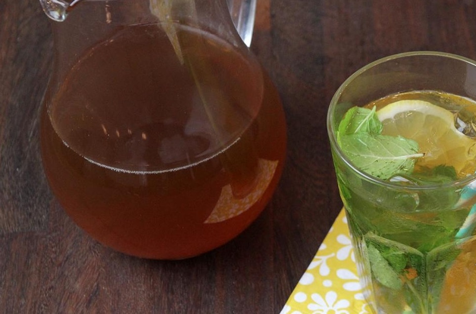 Hast du Eistee schon einmal selber gemacht? Geht ganz leicht und ... Hast du Eistee schon einmal selber gemacht? Geht ganz leicht und ...