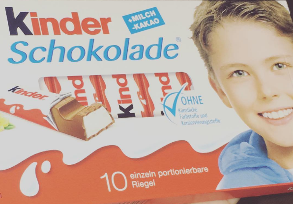 Wie Lange Ist Kinderschokolade Haltbar SO sieht der Kinderschokoladen Junge heute aus! Heftig!