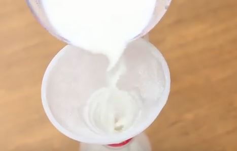 Pfannenkuchen Milch in Flasche